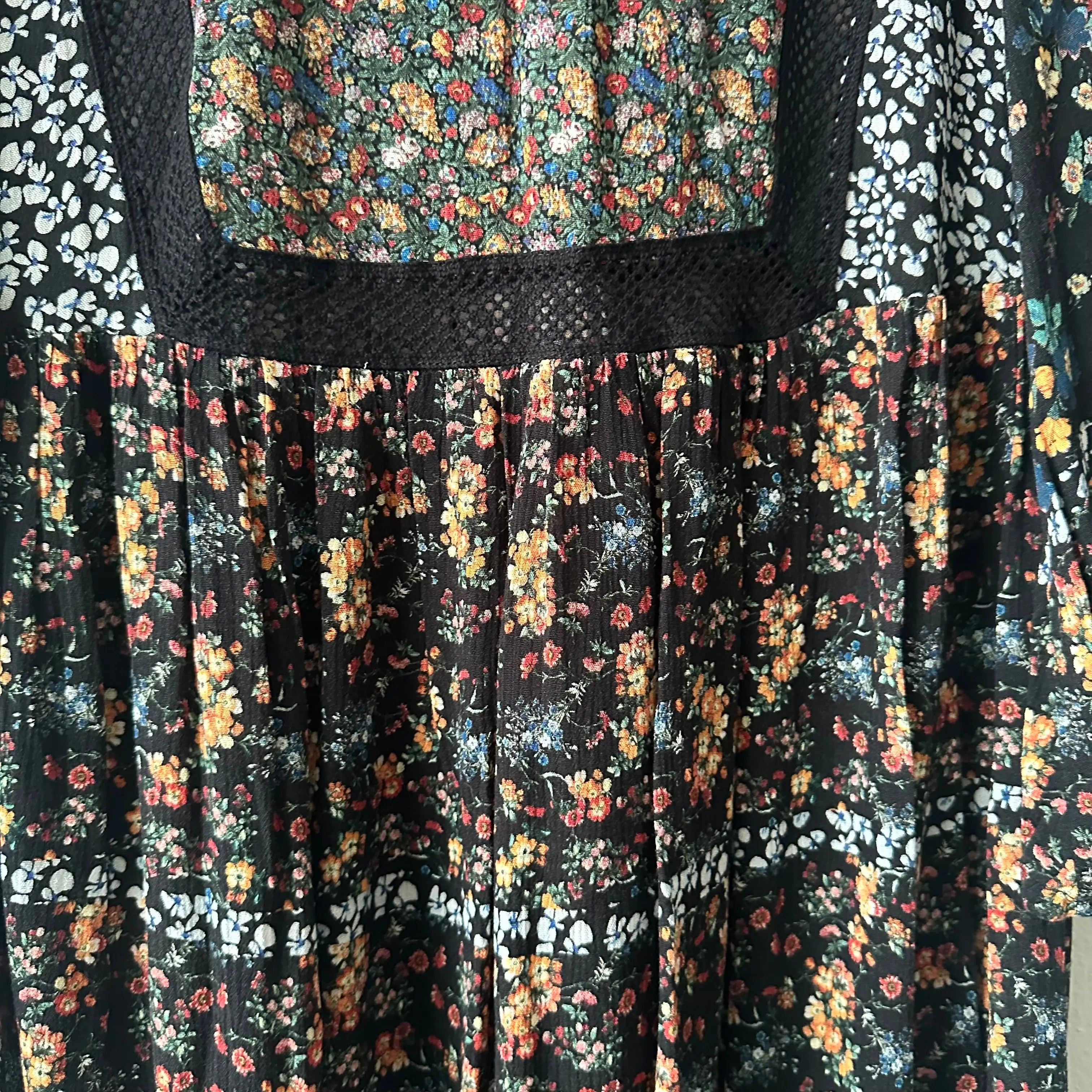 Pull&Bear viskoosimekko M Bloomy Moon
