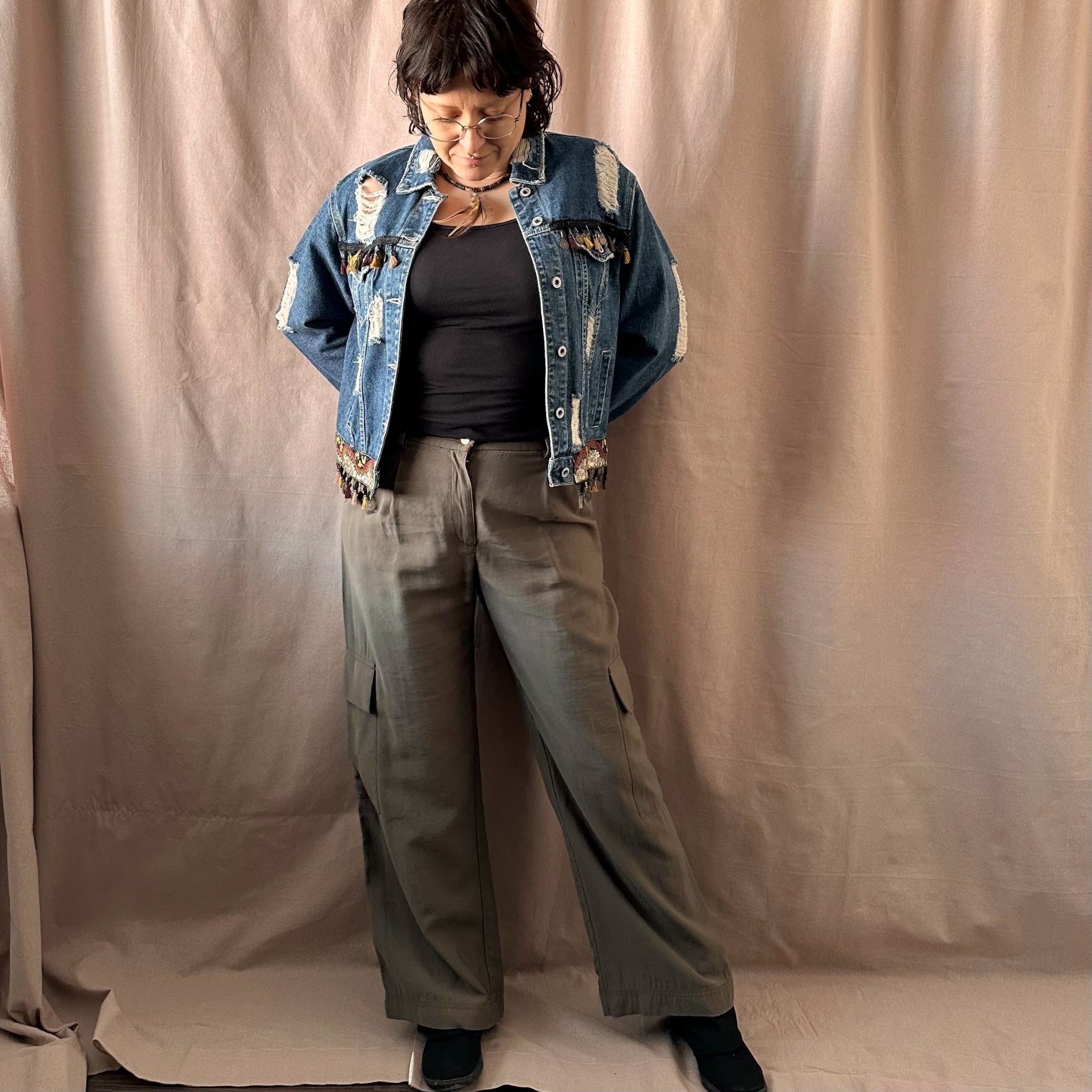 Leveälahkeiset reisitaskuhousut 42 Bloomy Moon