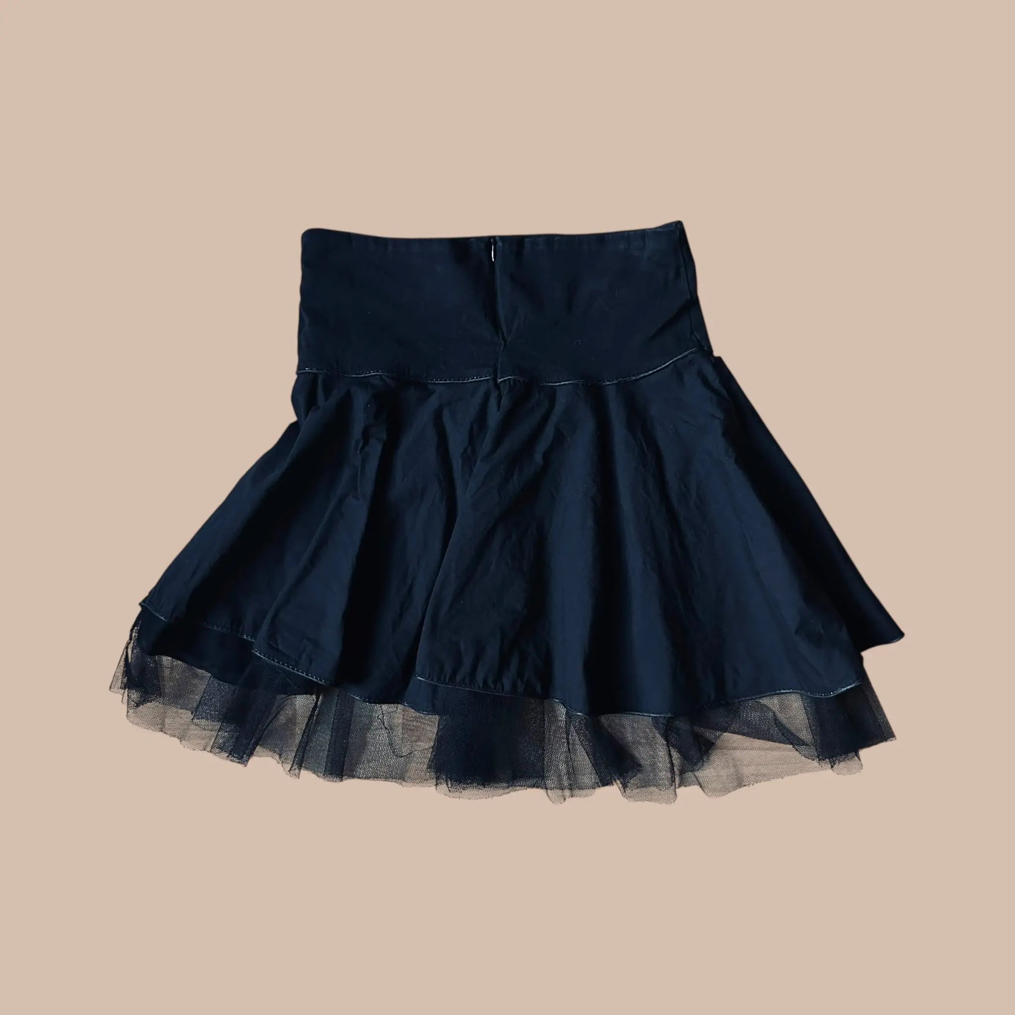 Musta alt-hame tyllillä M Bloomy Moon