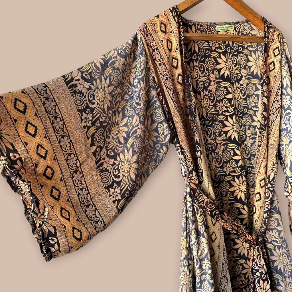 Skorpion Handicraft silkkikimono (Freesize) Bloomy Moon