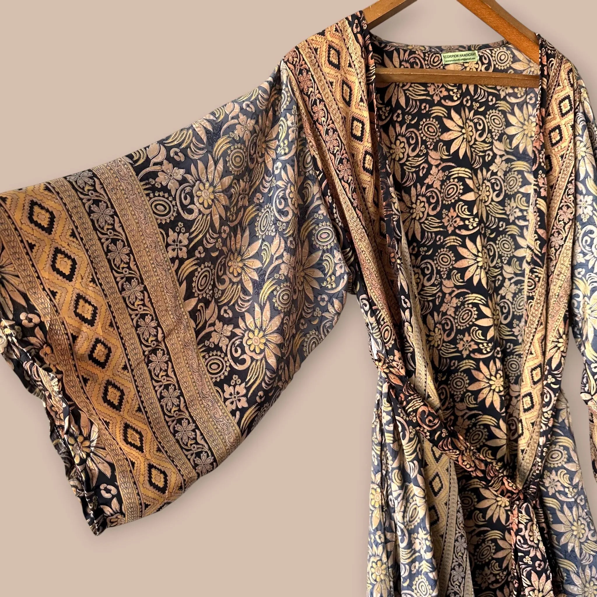 Skorpion Handicraft silkkikimono (Freesize) Bloomy Moon