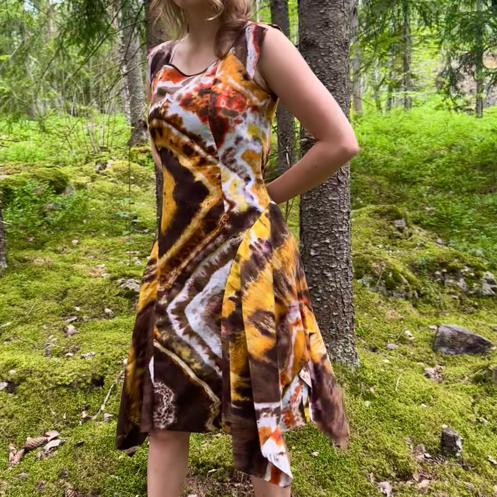 Epäsymmetrinen batiikkimekko M/L