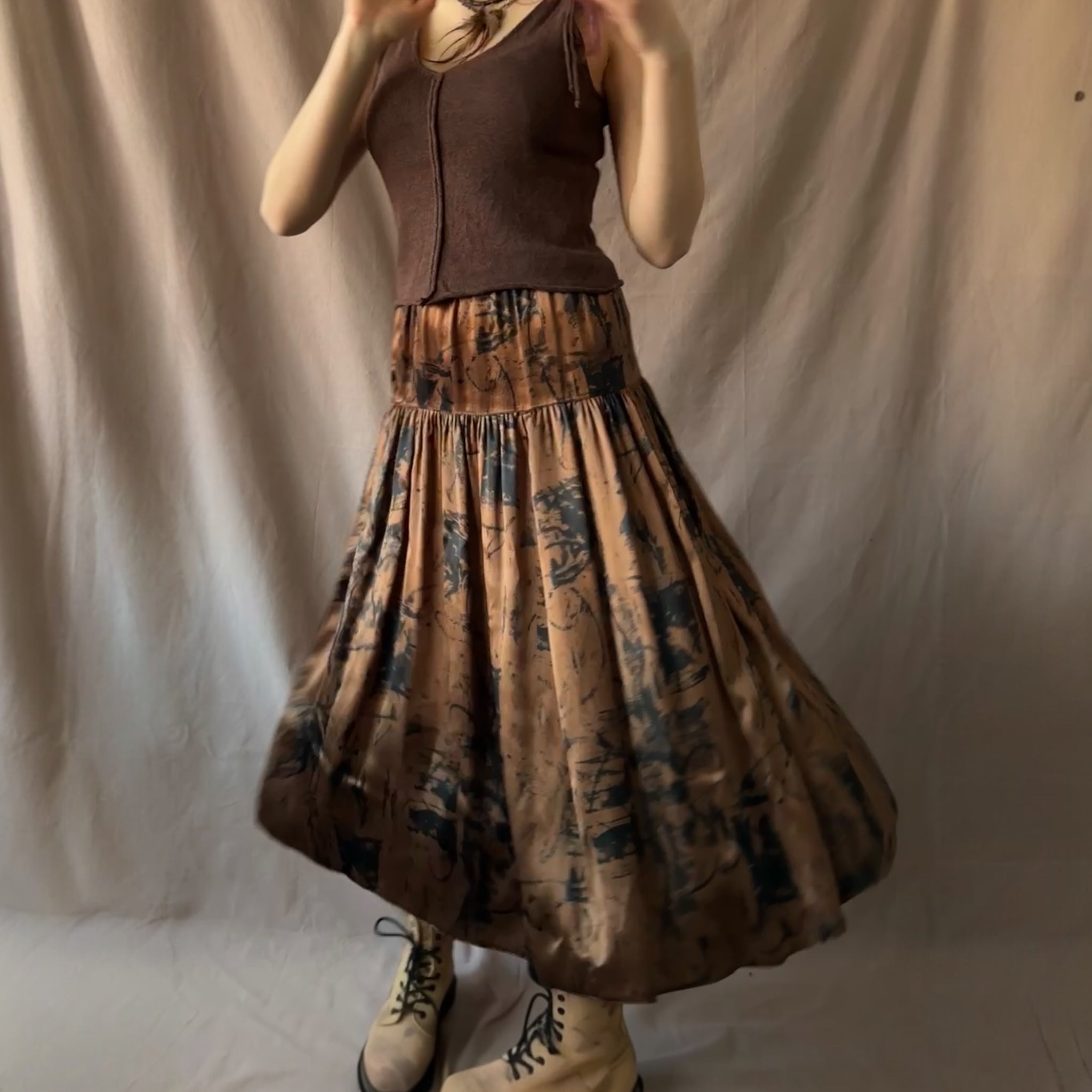 Laskostettu viskoosihame 38 Bloomy Moon