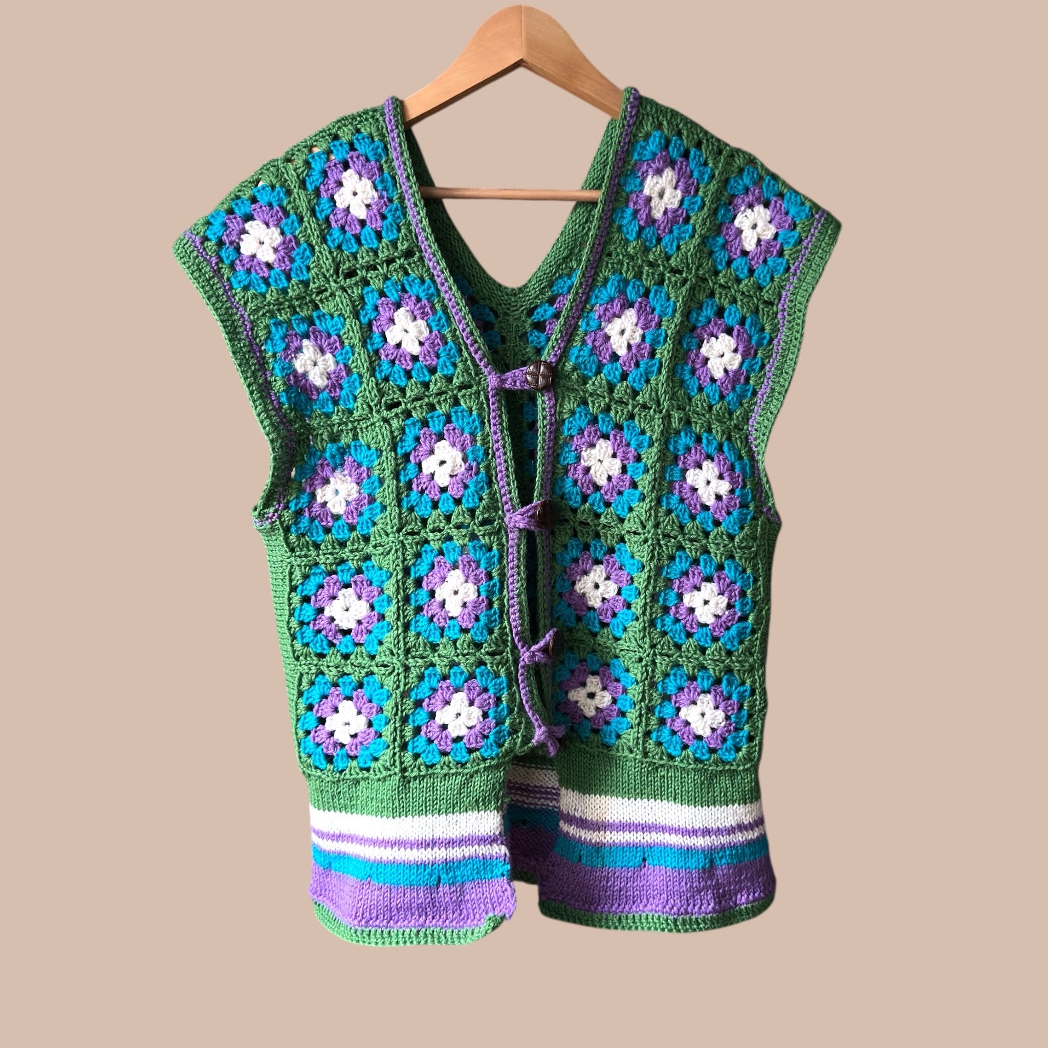 Handmade neuleliivi Bloomy Moon