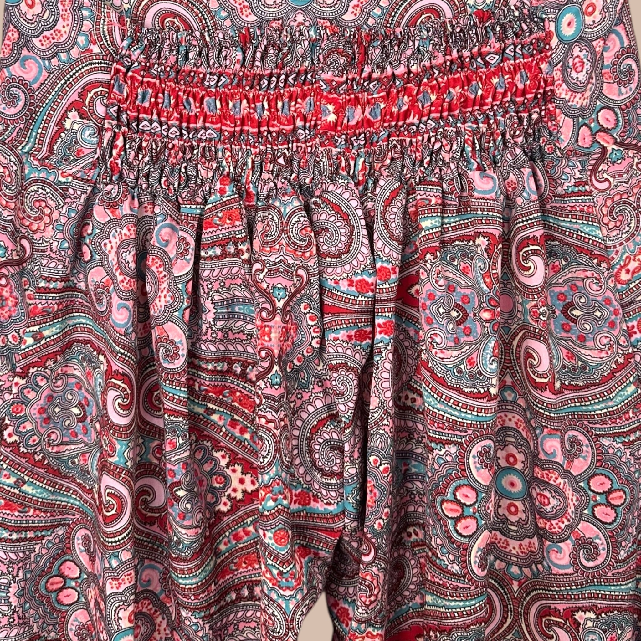 Leveälahkeiset housut S-L Bloomy Moon