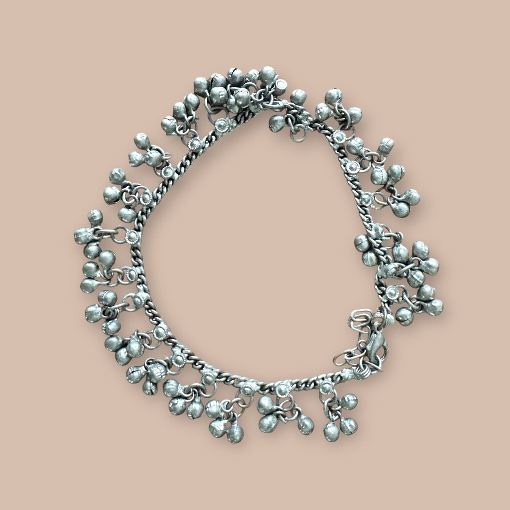 Nilkkakoru kulkusilla Bloomy Moon