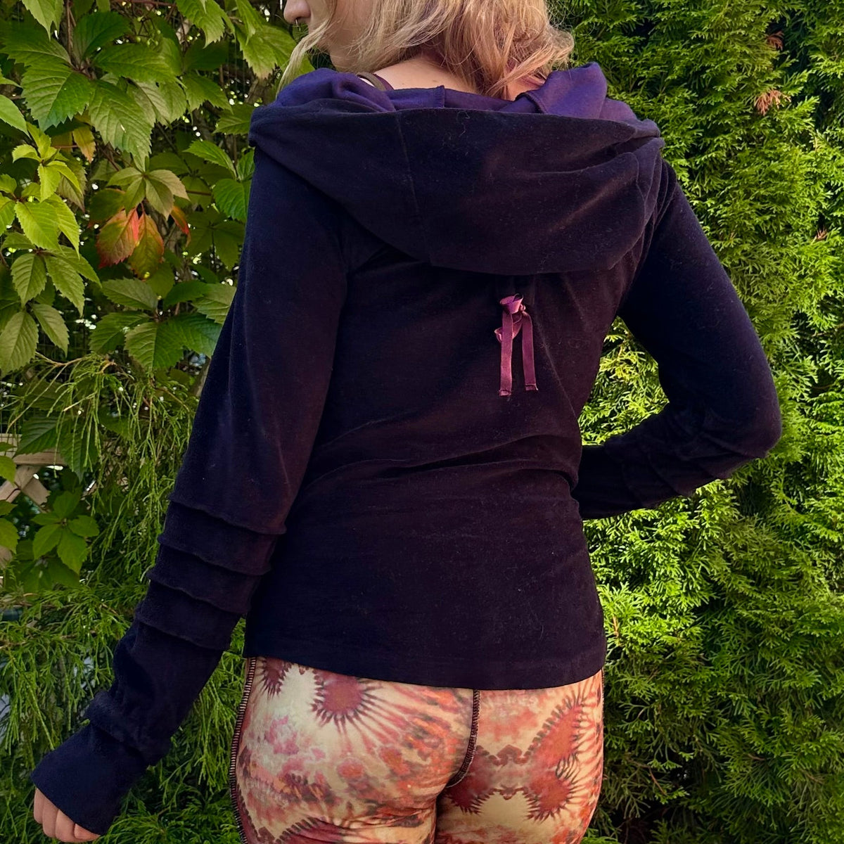 Violetti velourhuppari Bloomy Moon