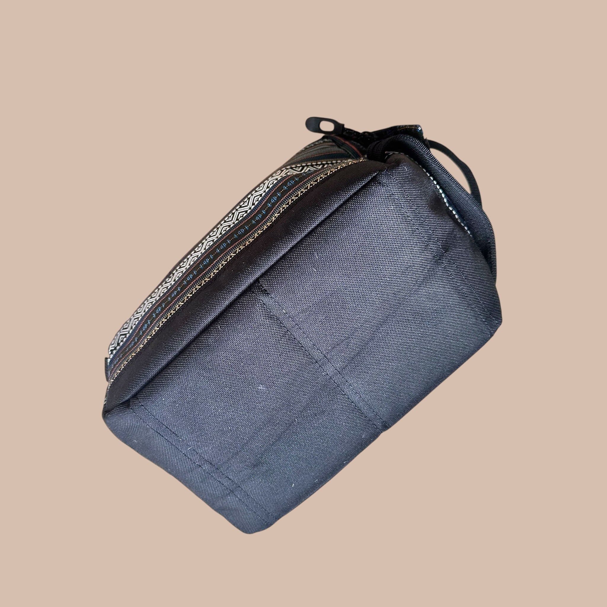 Dakine kosmetiikkalaukku Bloomy Moon