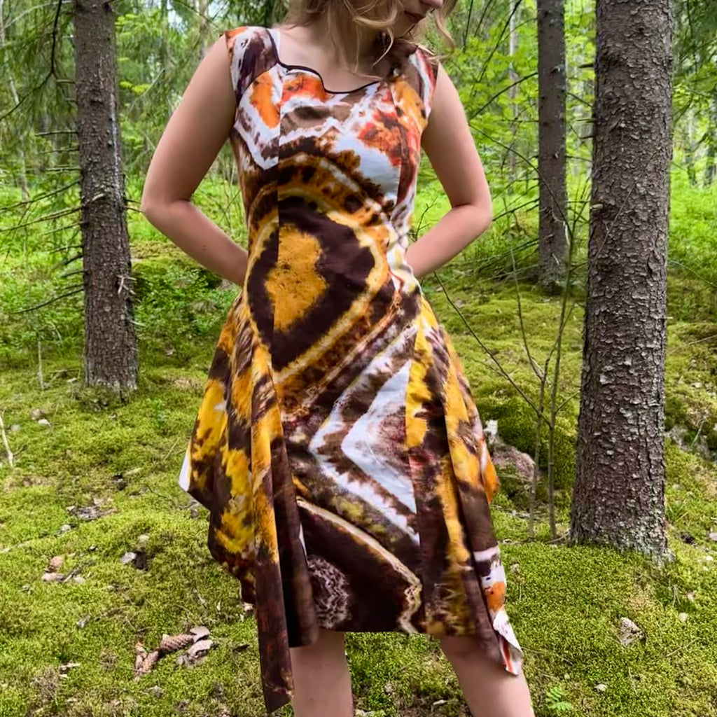 Epäsymmetrinen batiikkimekko M/L