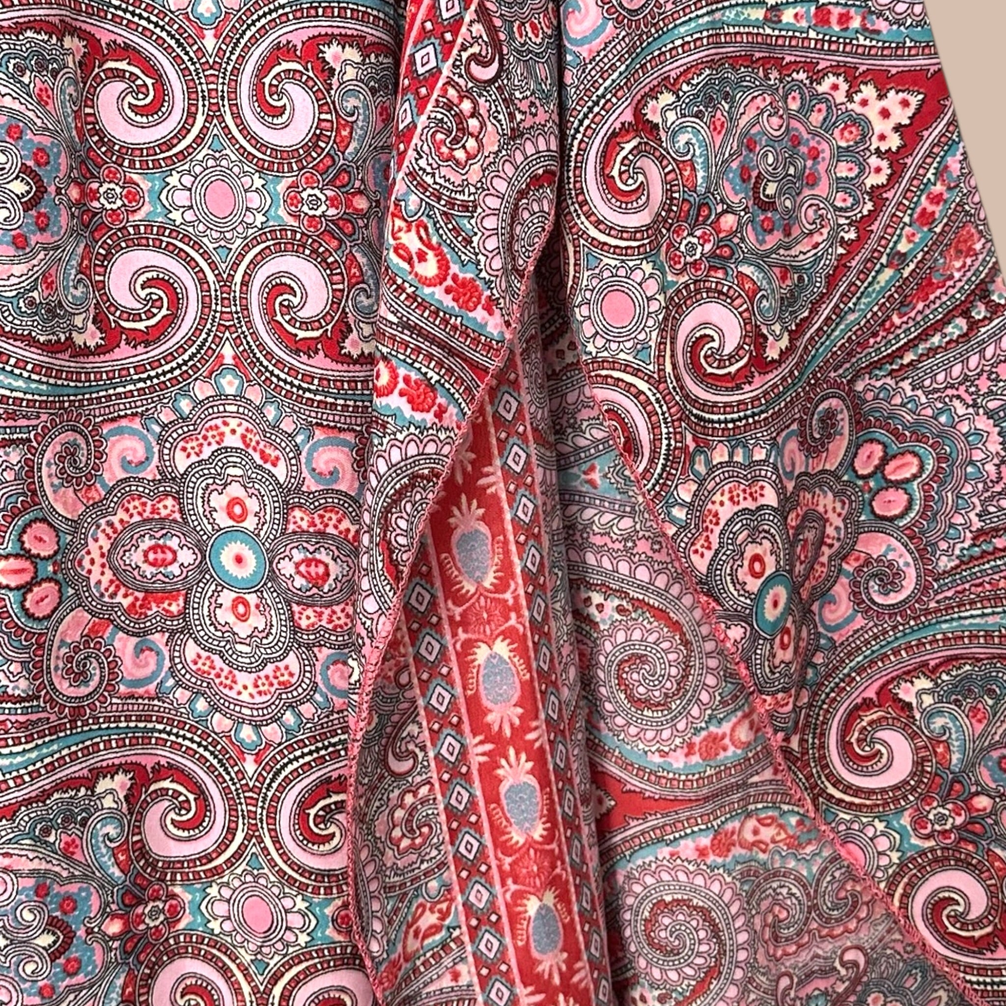 Leveälahkeiset housut S-L Bloomy Moon