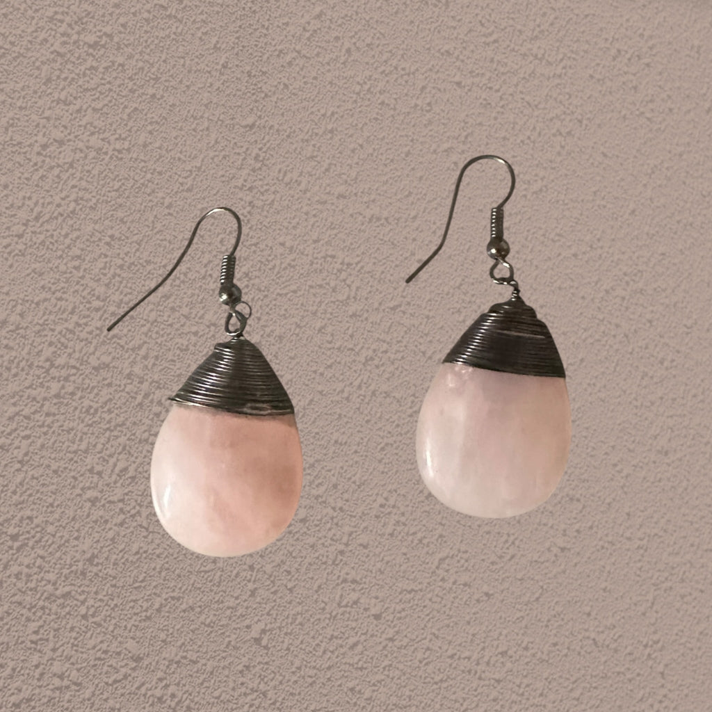 Ruusukvartsi korvikset Bloomy Moon