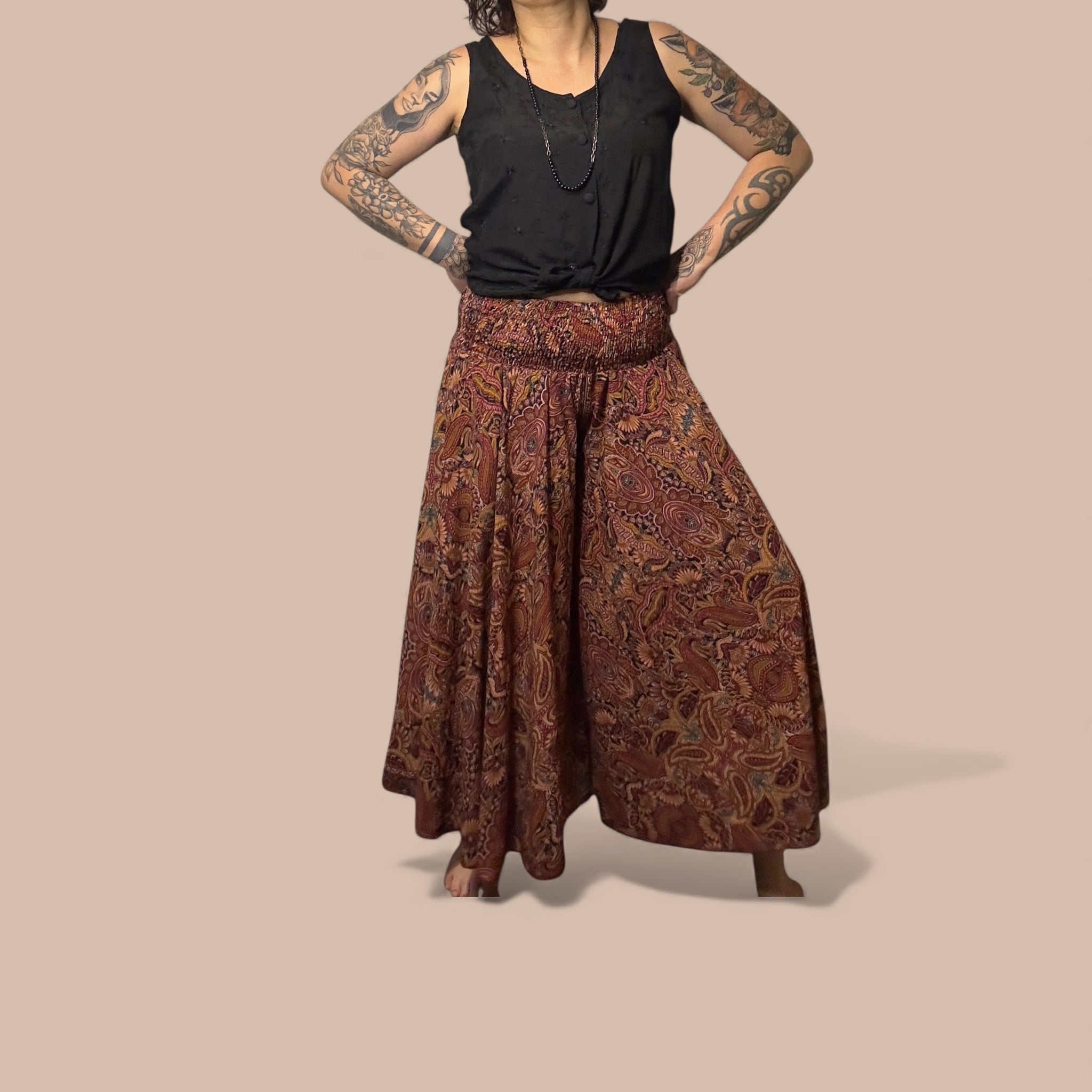 Leveälahkeiset housut (freesize) Bloomy Moon