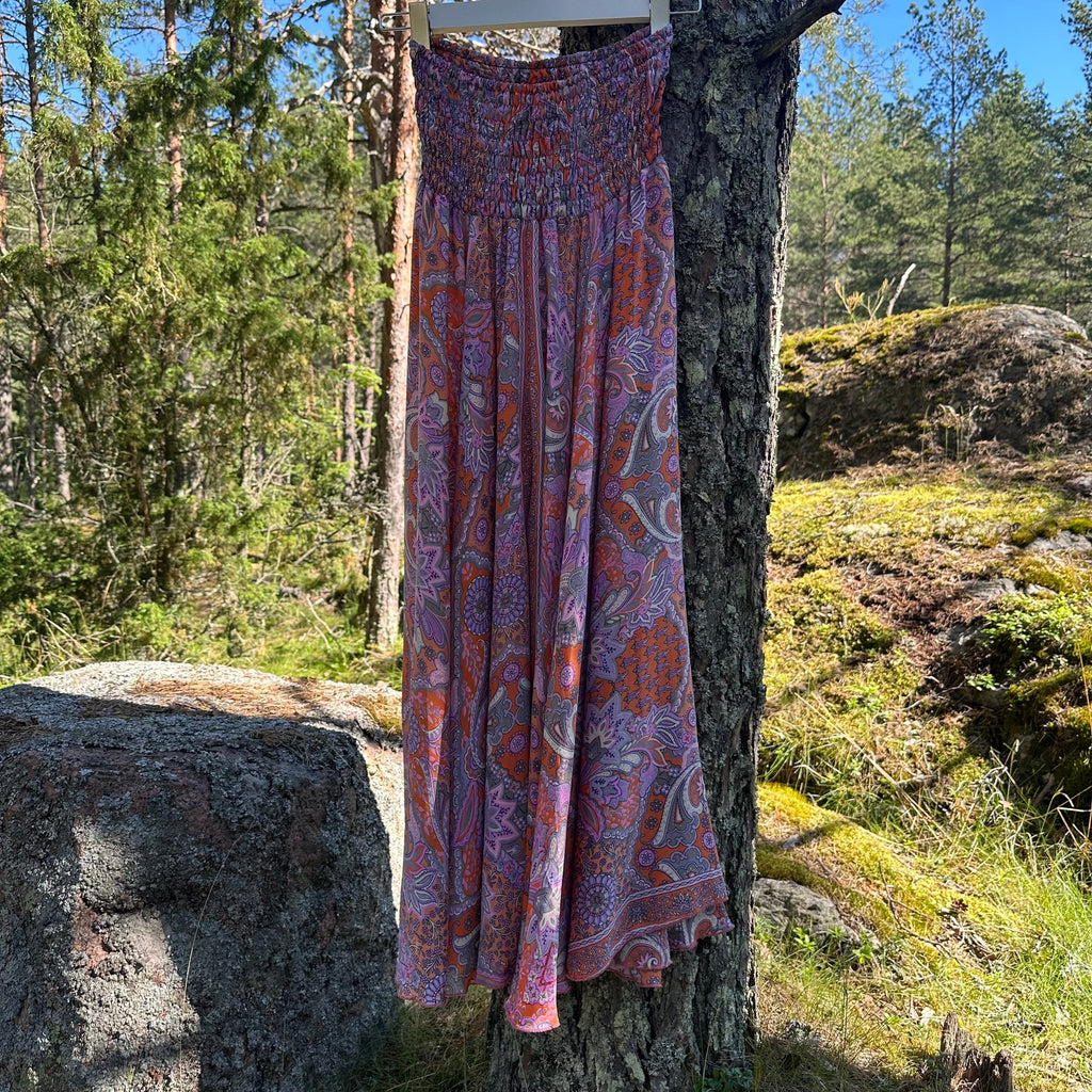 Leveälahkeiset housut (freesize) Bloomy Moon