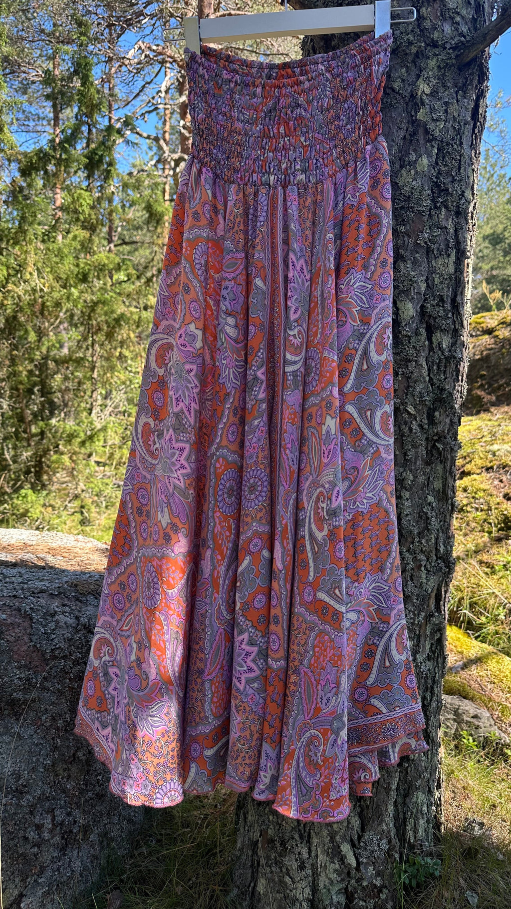Leveälahkeiset housut (freesize) Bloomy Moon