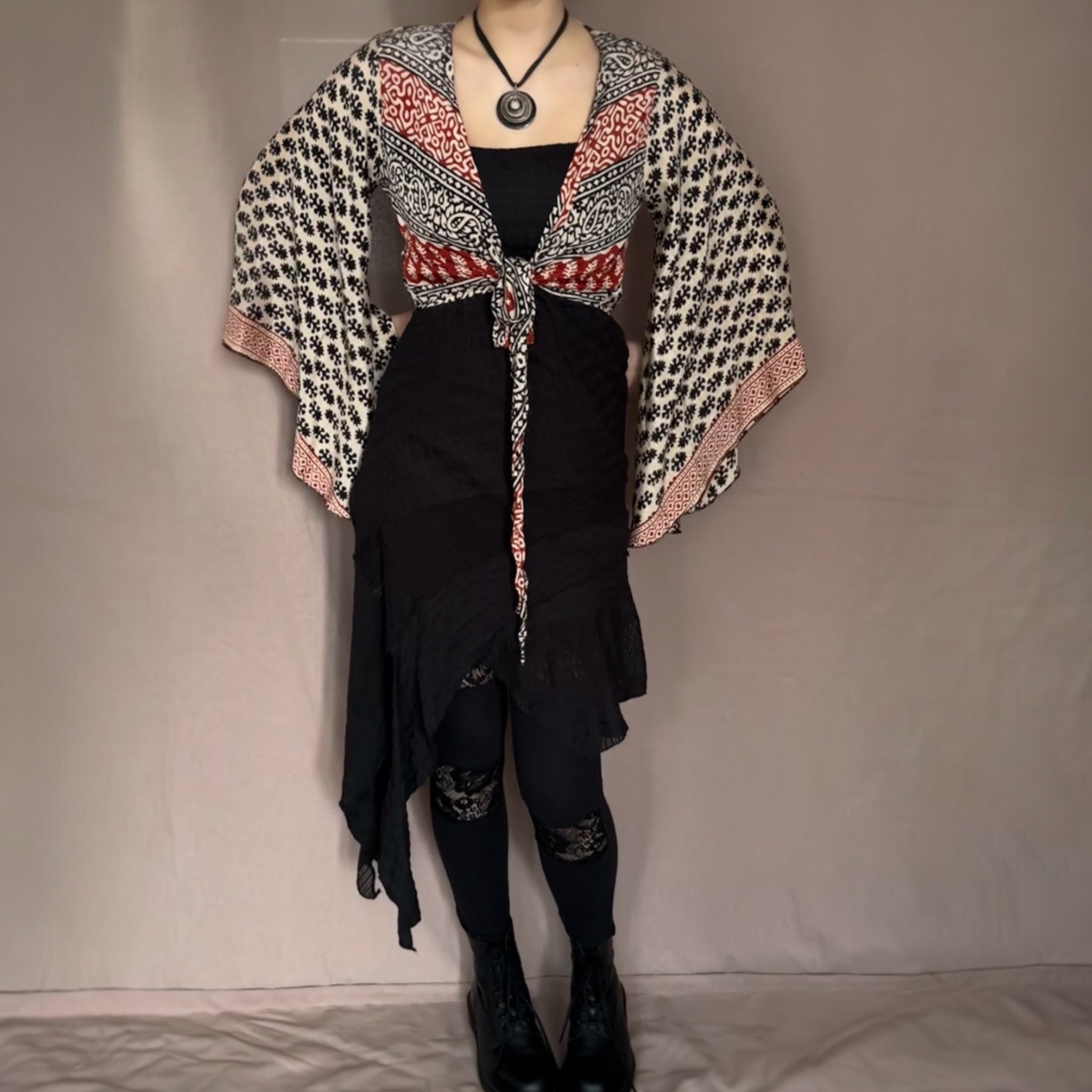 Kietasumallinen silkkipaita XS-L Bloomy Moon