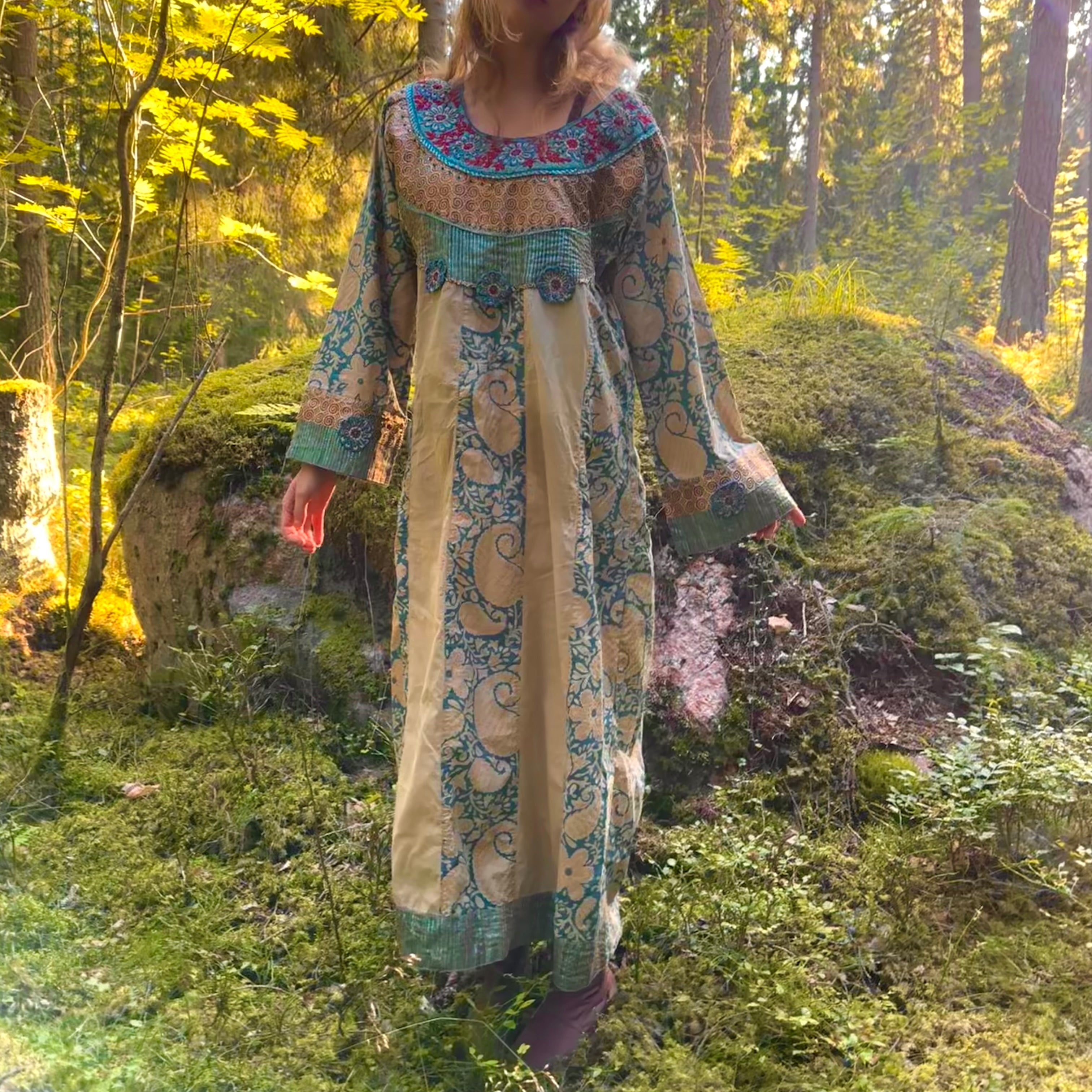 Intialainen mekko L Bloomy Moon