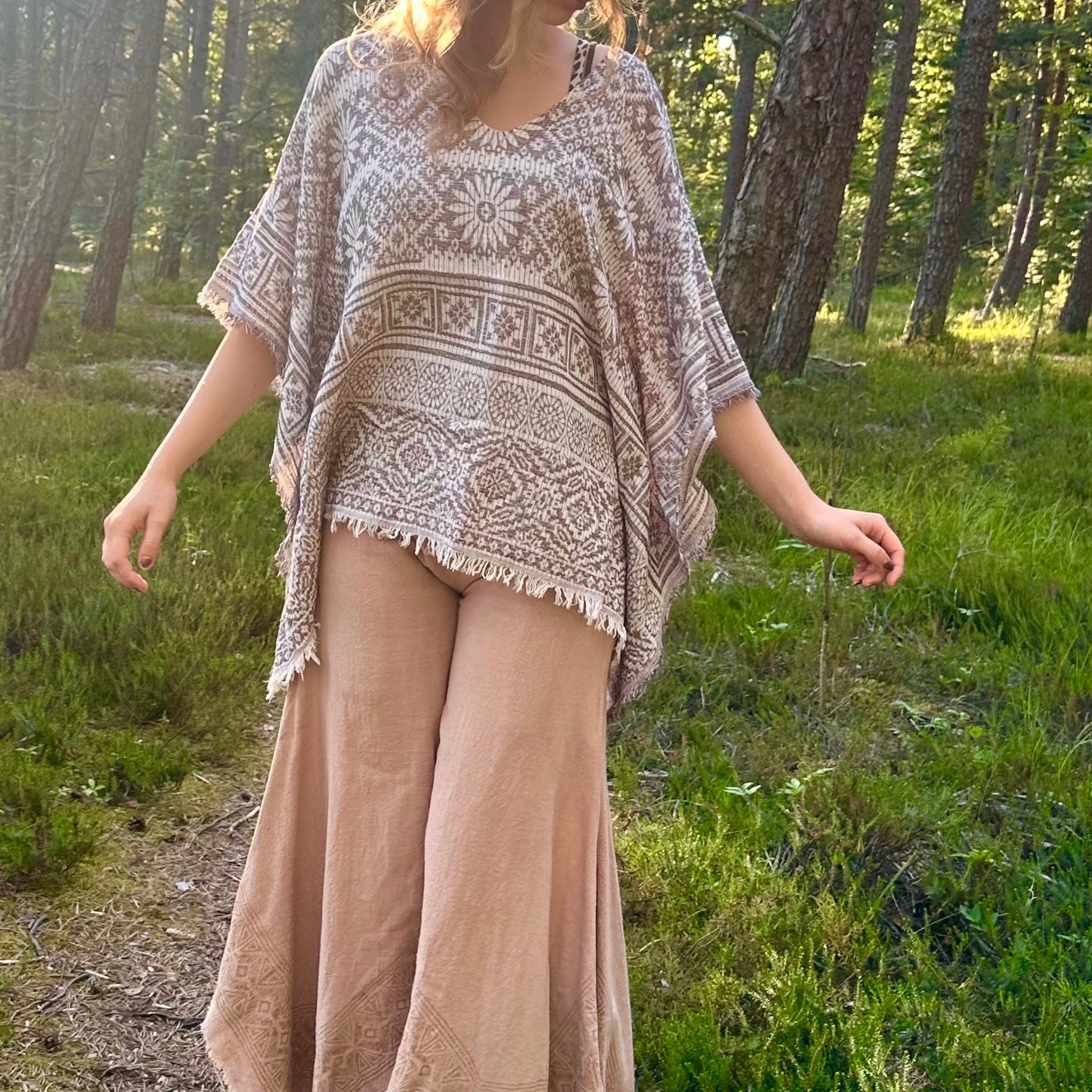 Cream poncho/paita (freesize)