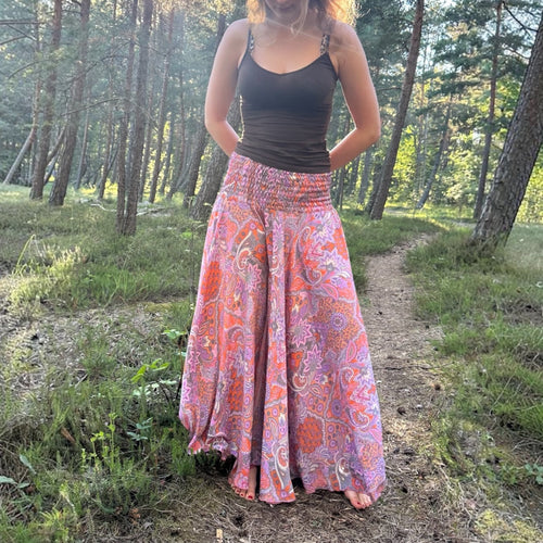 Leveälahkeiset housut (freesize) Bloomy Moon