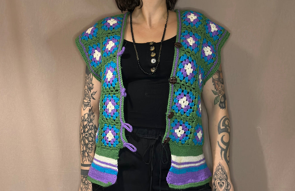 Handmade neuleliivi Bloomy Moon