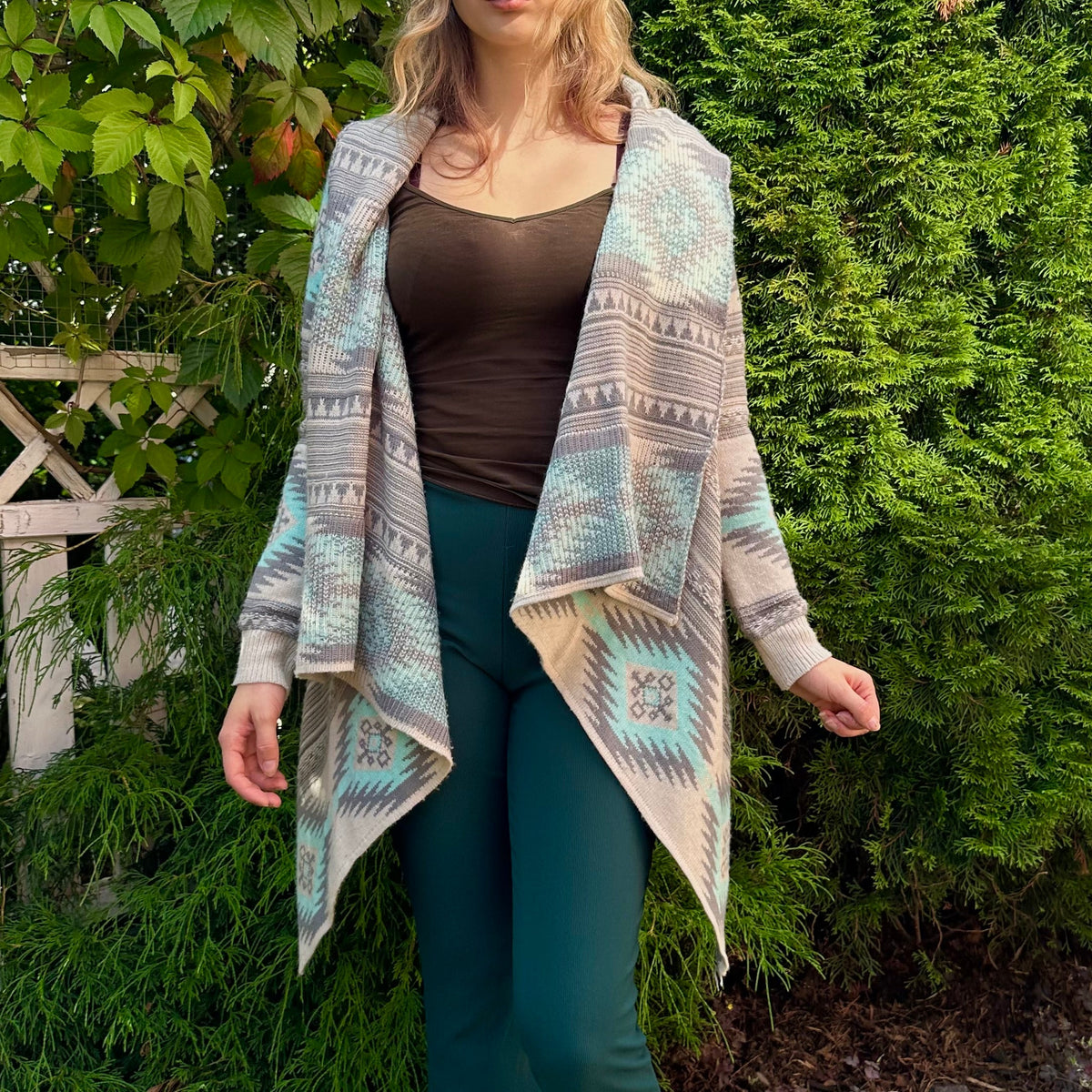 Aztec neuletakki Bloomy Moon