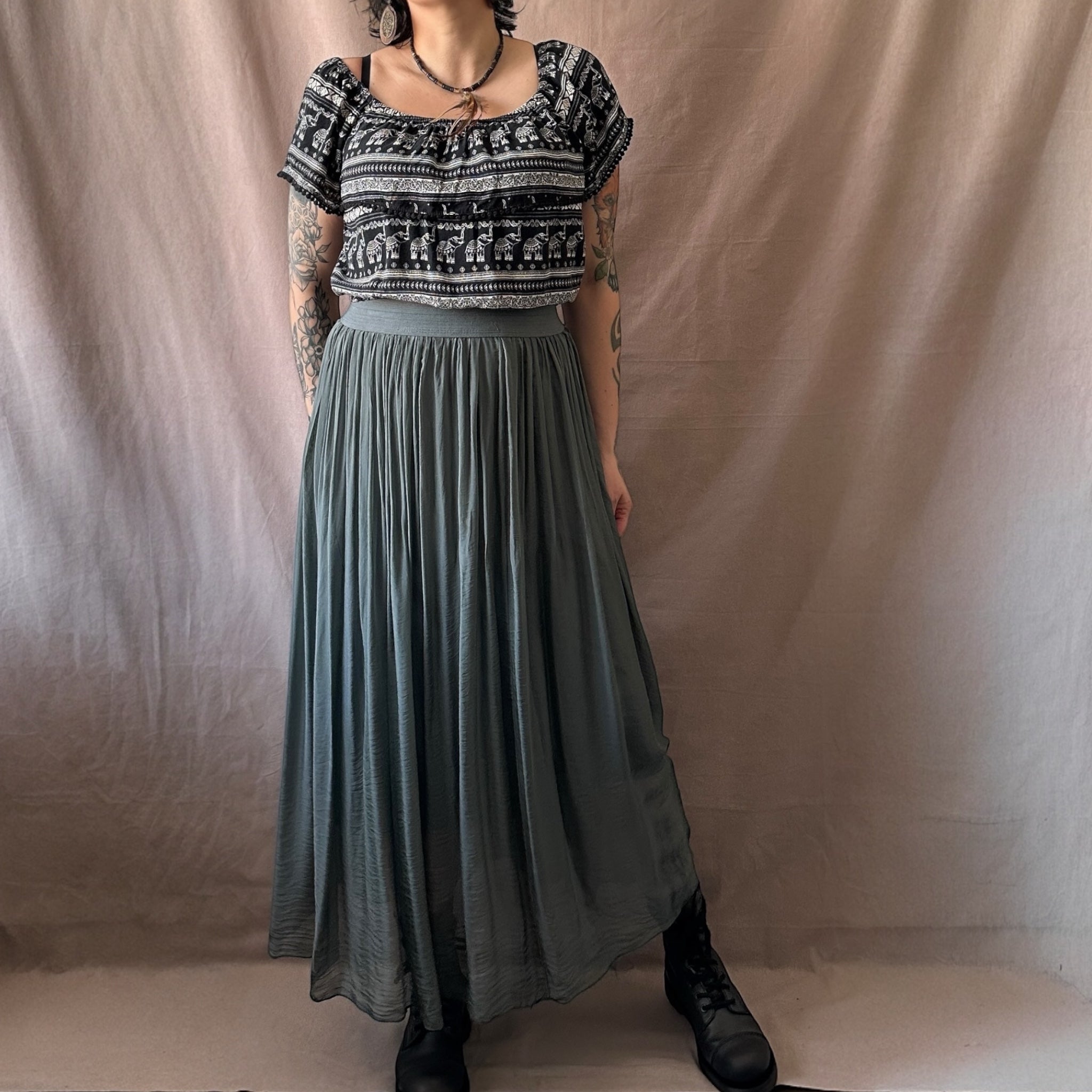 Silkkisekoite hame Bloomy Moon