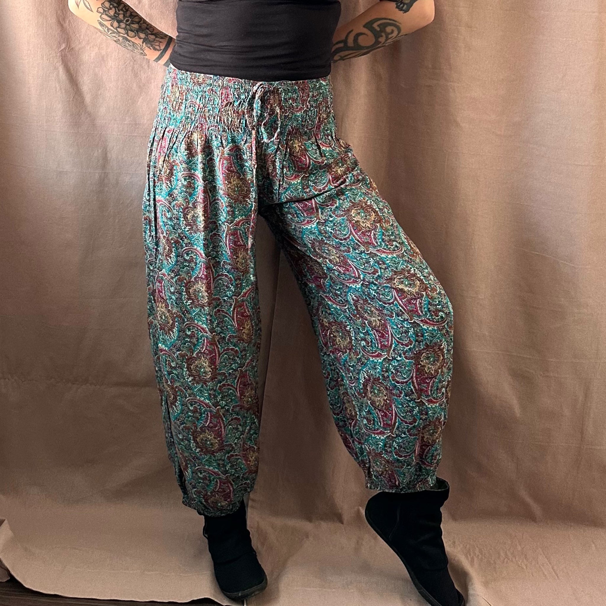 Värikkäät haaremihousut M-L Bloomy Moon