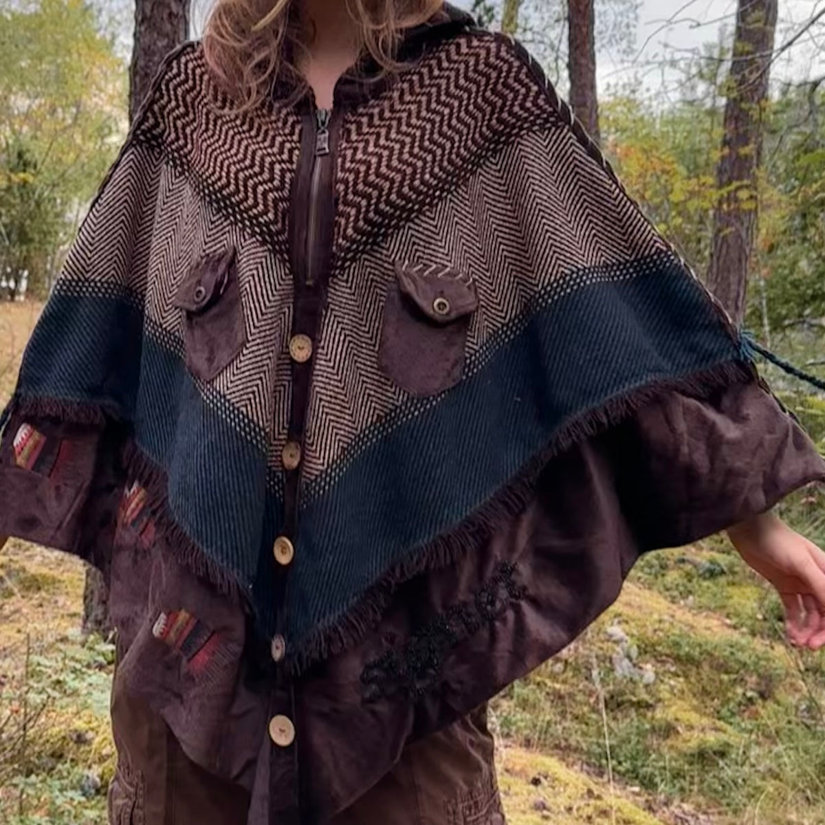 Hupullinen poncho