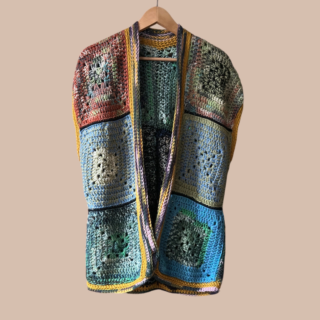 Handmade neuleliivi Bloomy Moon