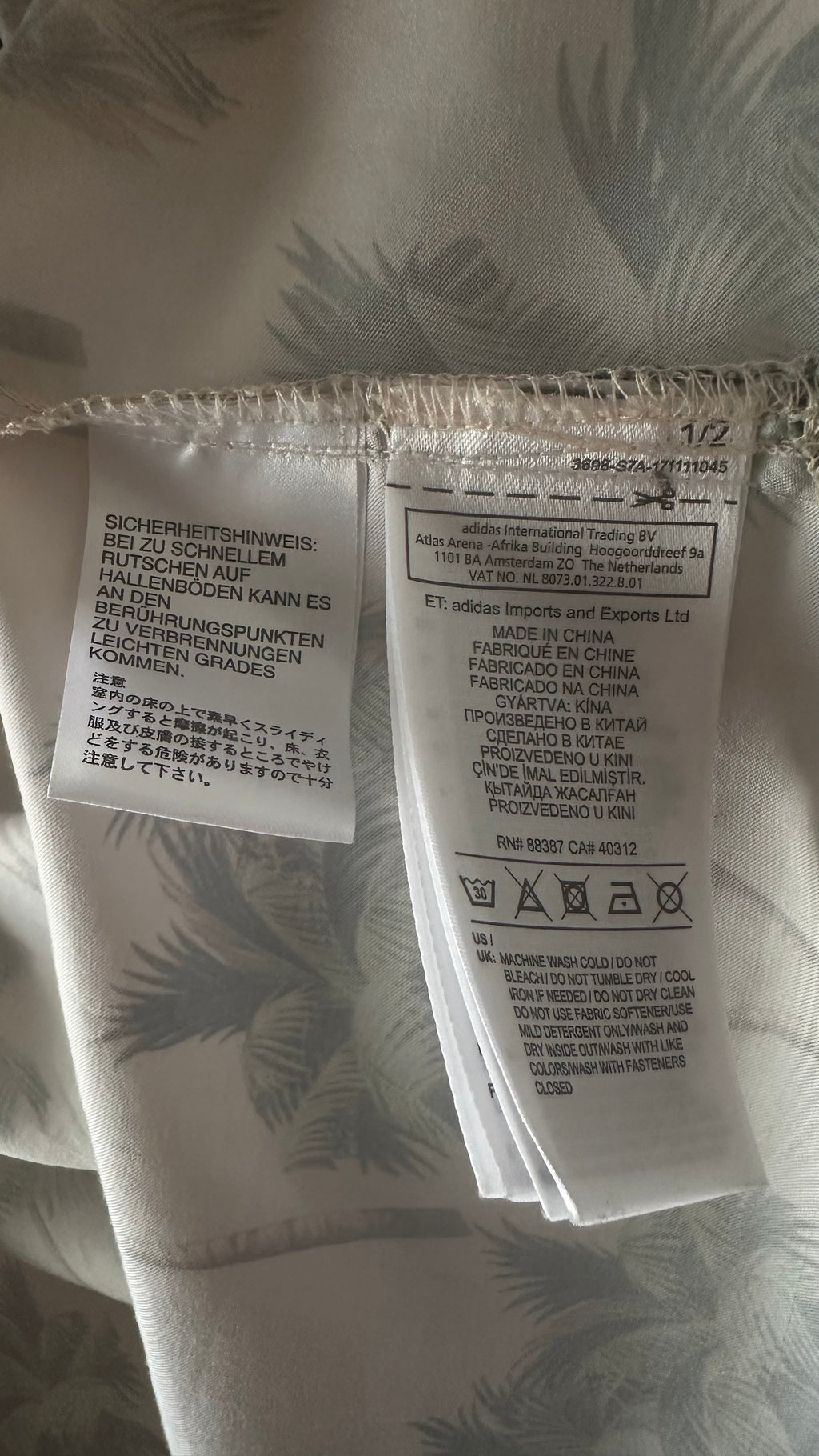 Adidas pitkä takki S Bloomy Moon