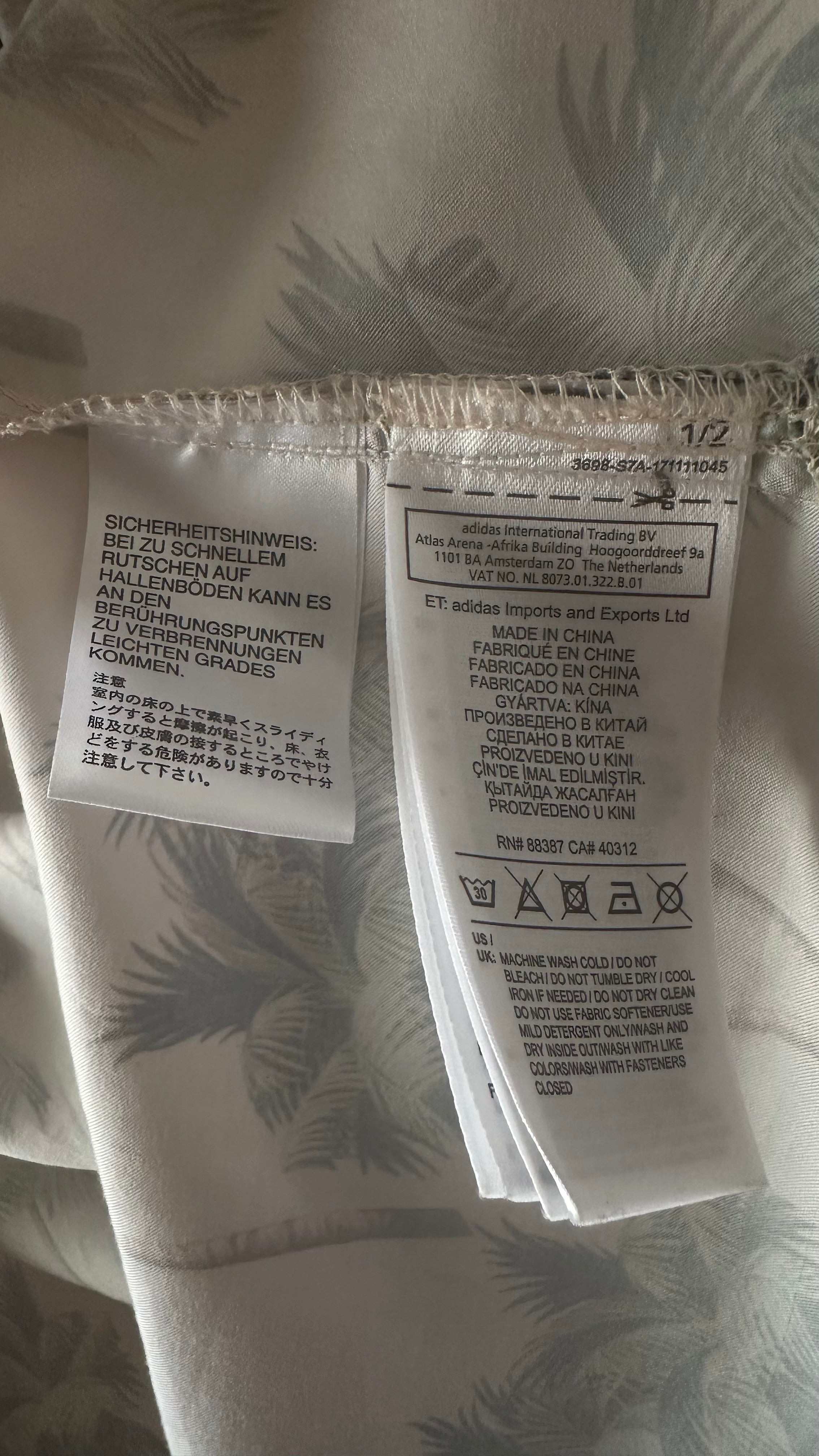 Adidas pitkä takki S Bloomy Moon