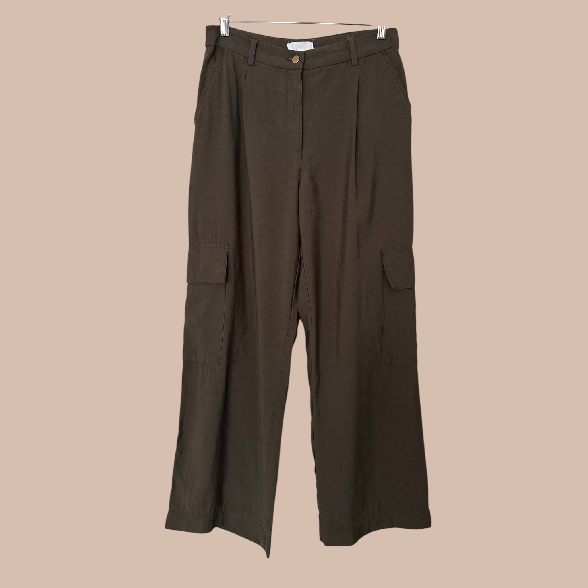 Leveälahkeiset reisitaskuhousut 42 Bloomy Moon