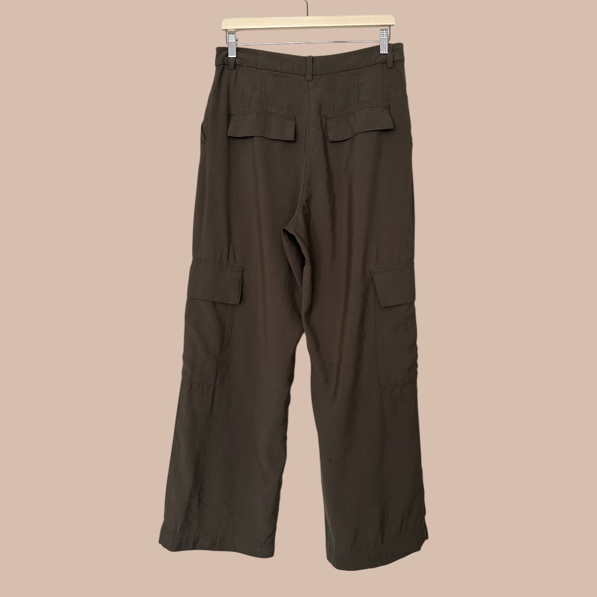 Leveälahkeiset reisitaskuhousut 42 Bloomy Moon