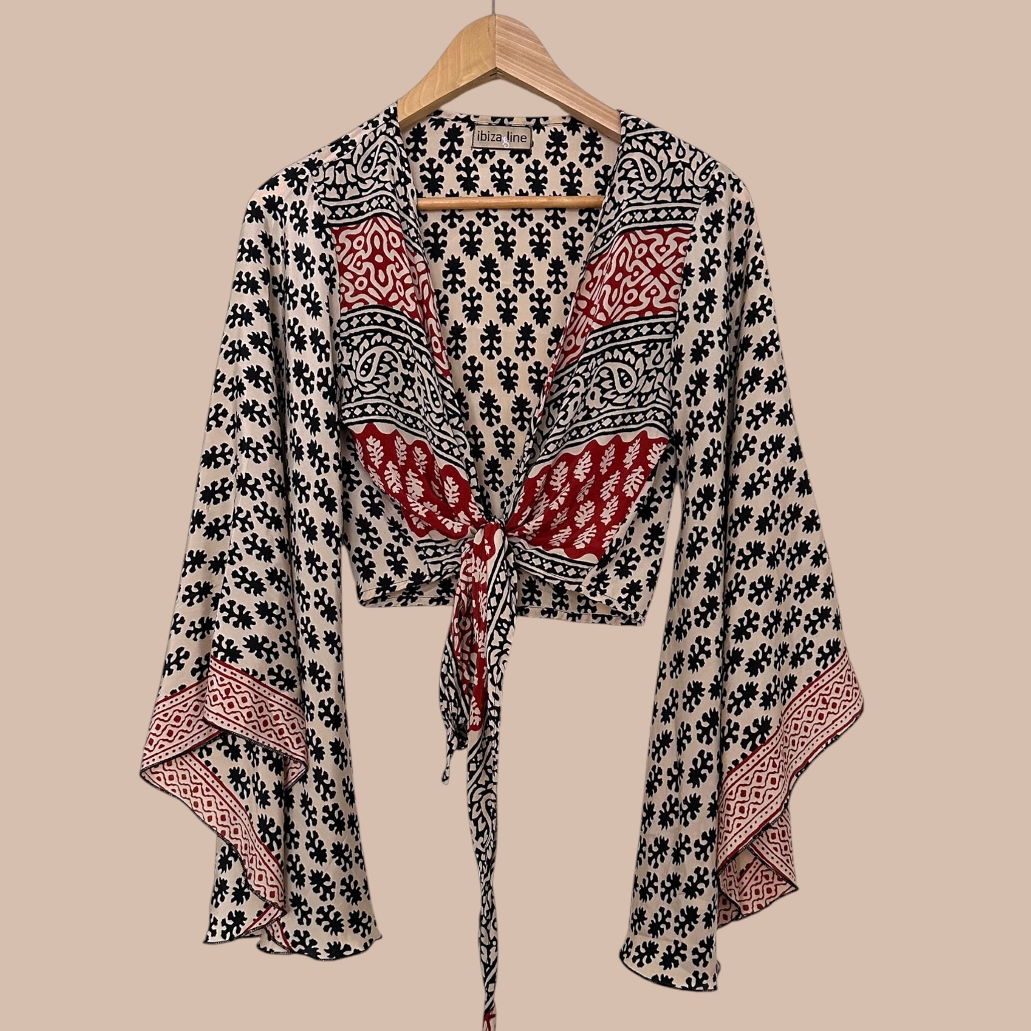 Kietasumallinen silkkipaita XS-L Bloomy Moon