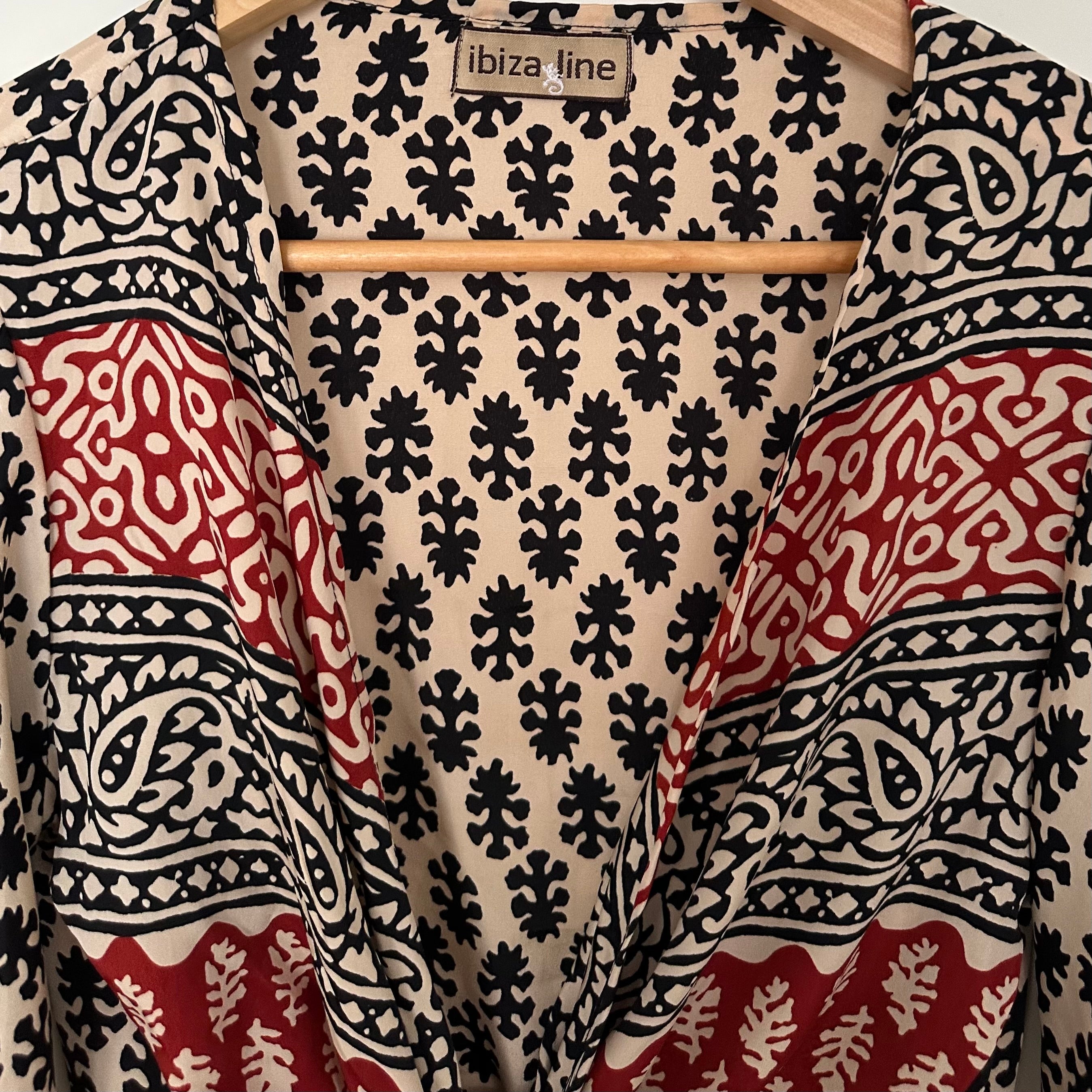 Kietasumallinen silkkipaita XS-L Bloomy Moon