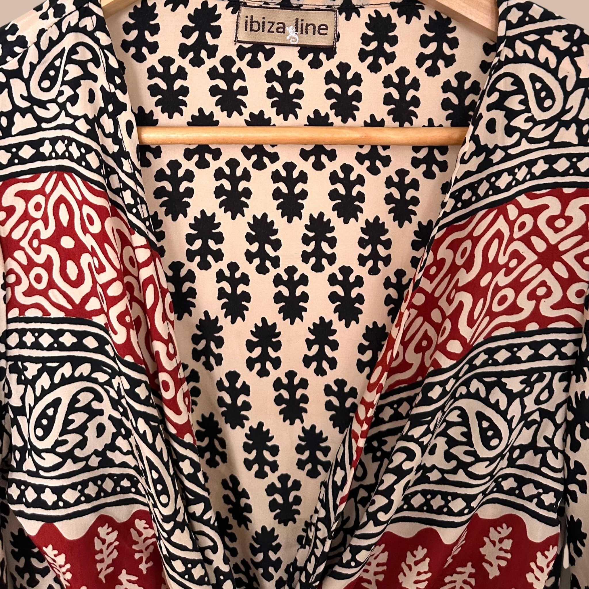 Kietasumallinen silkkipaita XS-L Bloomy Moon