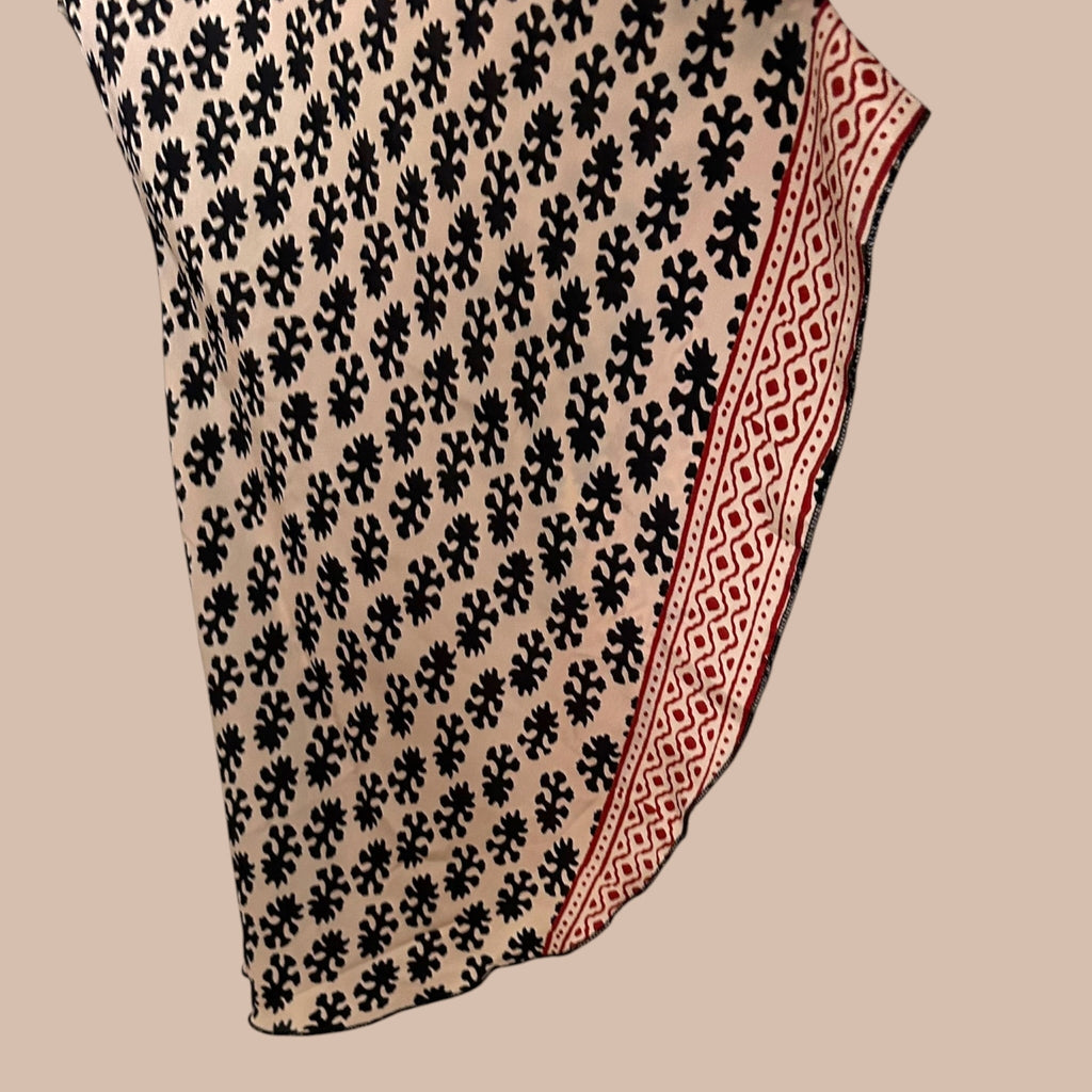 Kietasumallinen silkkipaita XS-L Bloomy Moon