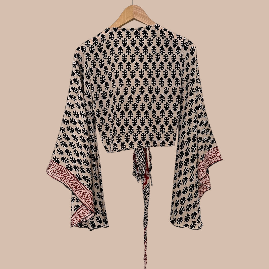 Kietasumallinen silkkipaita XS-L Bloomy Moon
