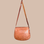 Nahkalaukku kirjailuilla Bloomy Moon