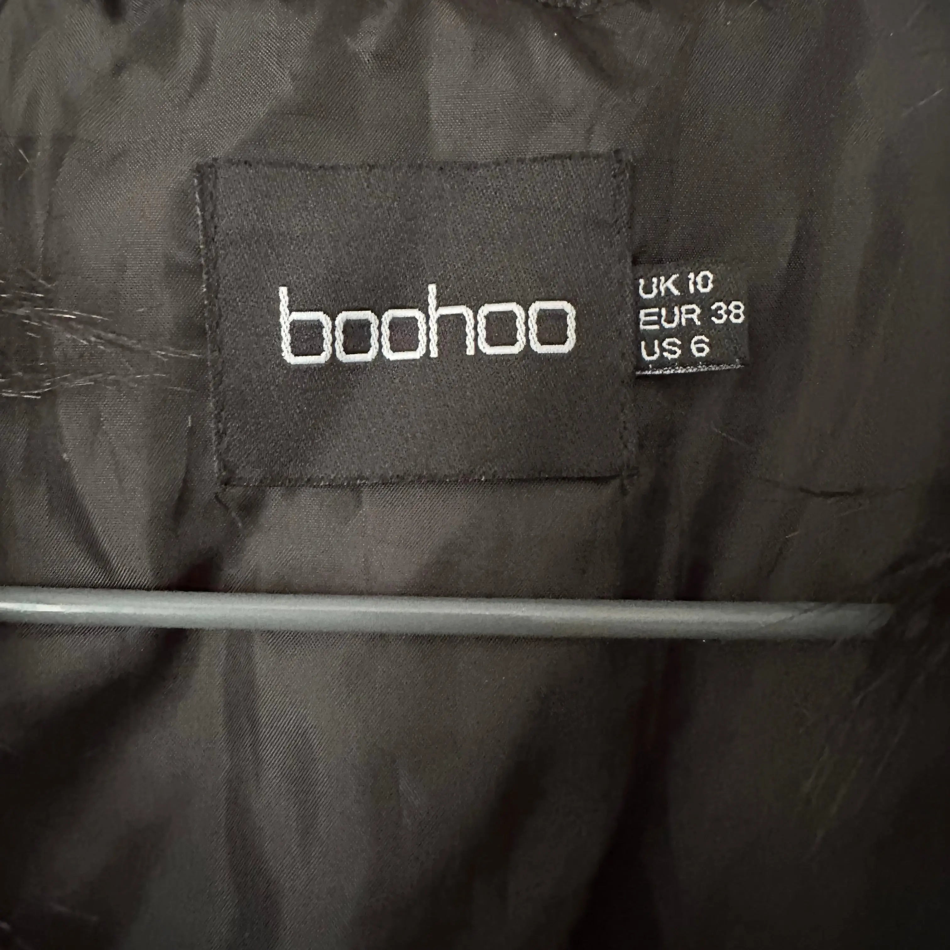 Boohoo musta karvaliivi 38 Bloomy Moon