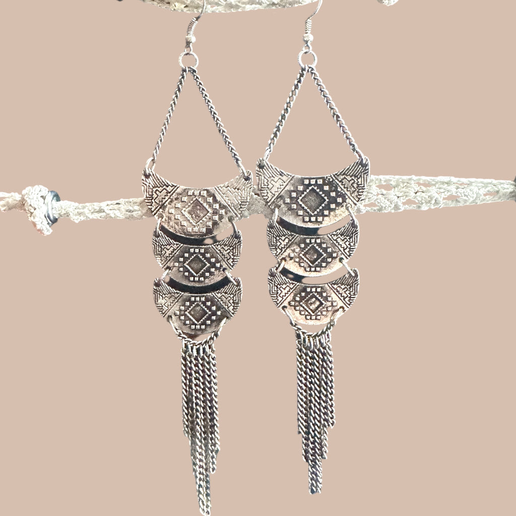 Hopean väriset roikkuvat korvikset Bloomy Moon