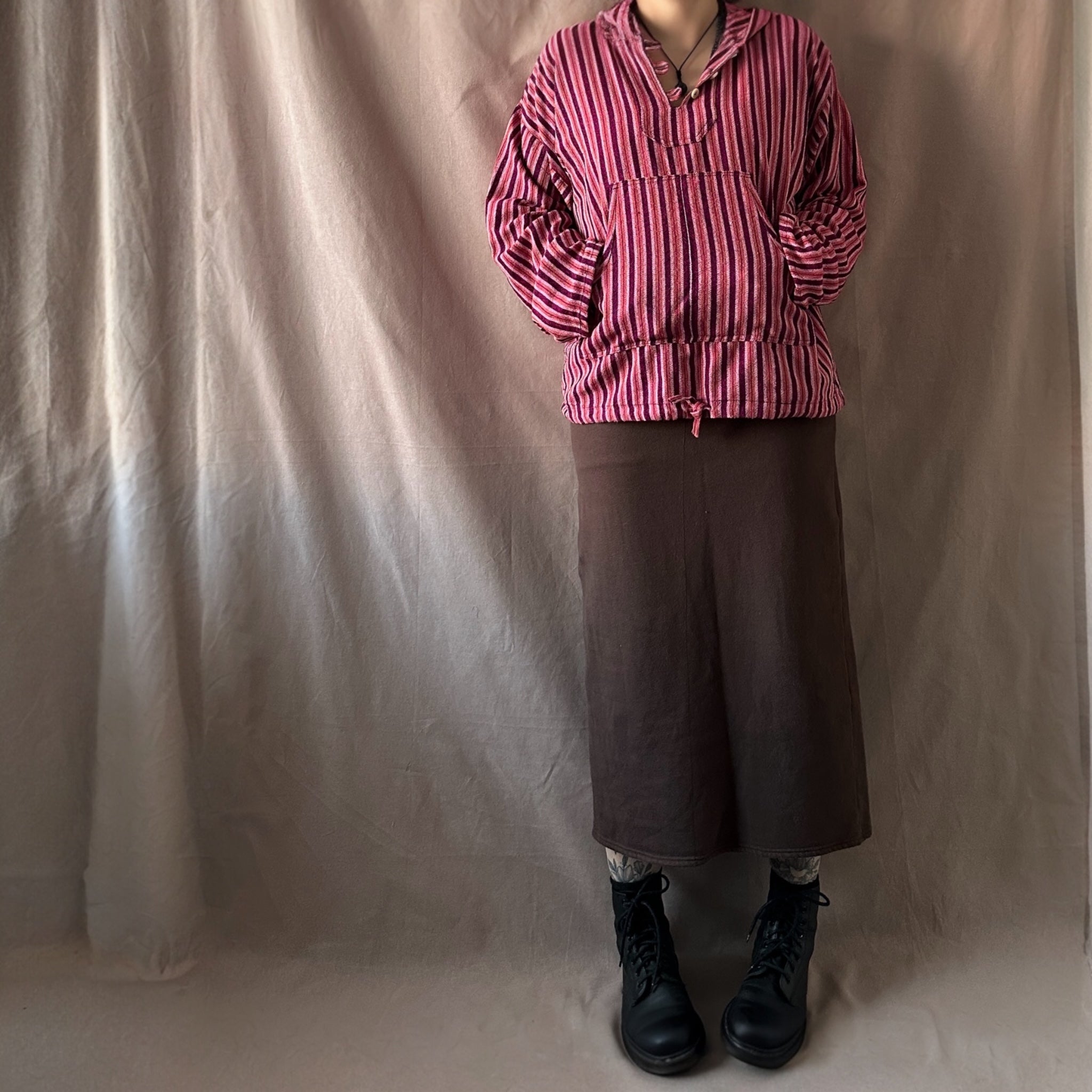 Raidallinen hippihuppari 44