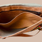 Nahkalaukku kirjailuilla Bloomy Moon