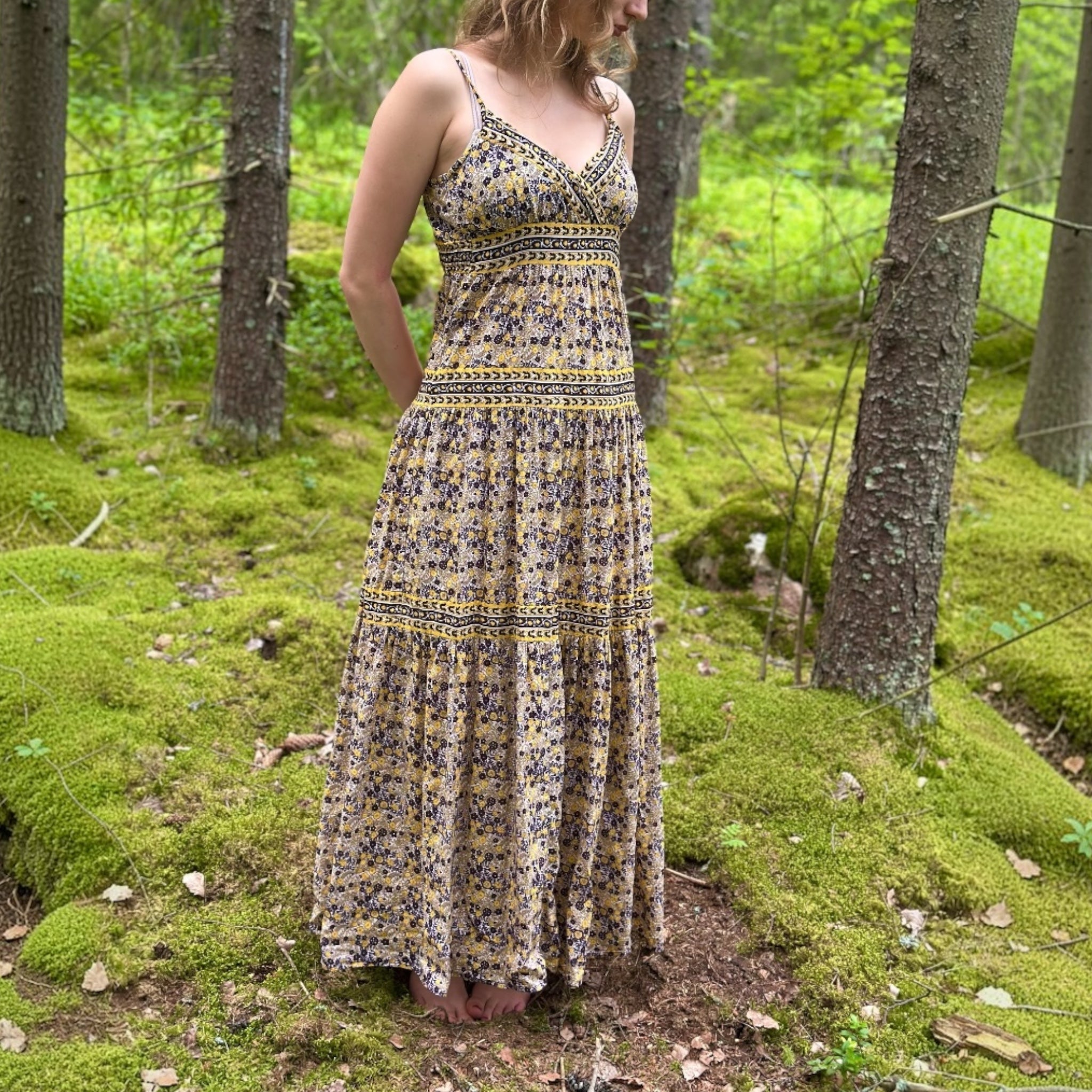 Kukallinen maximekko S-M Bloomy Moon