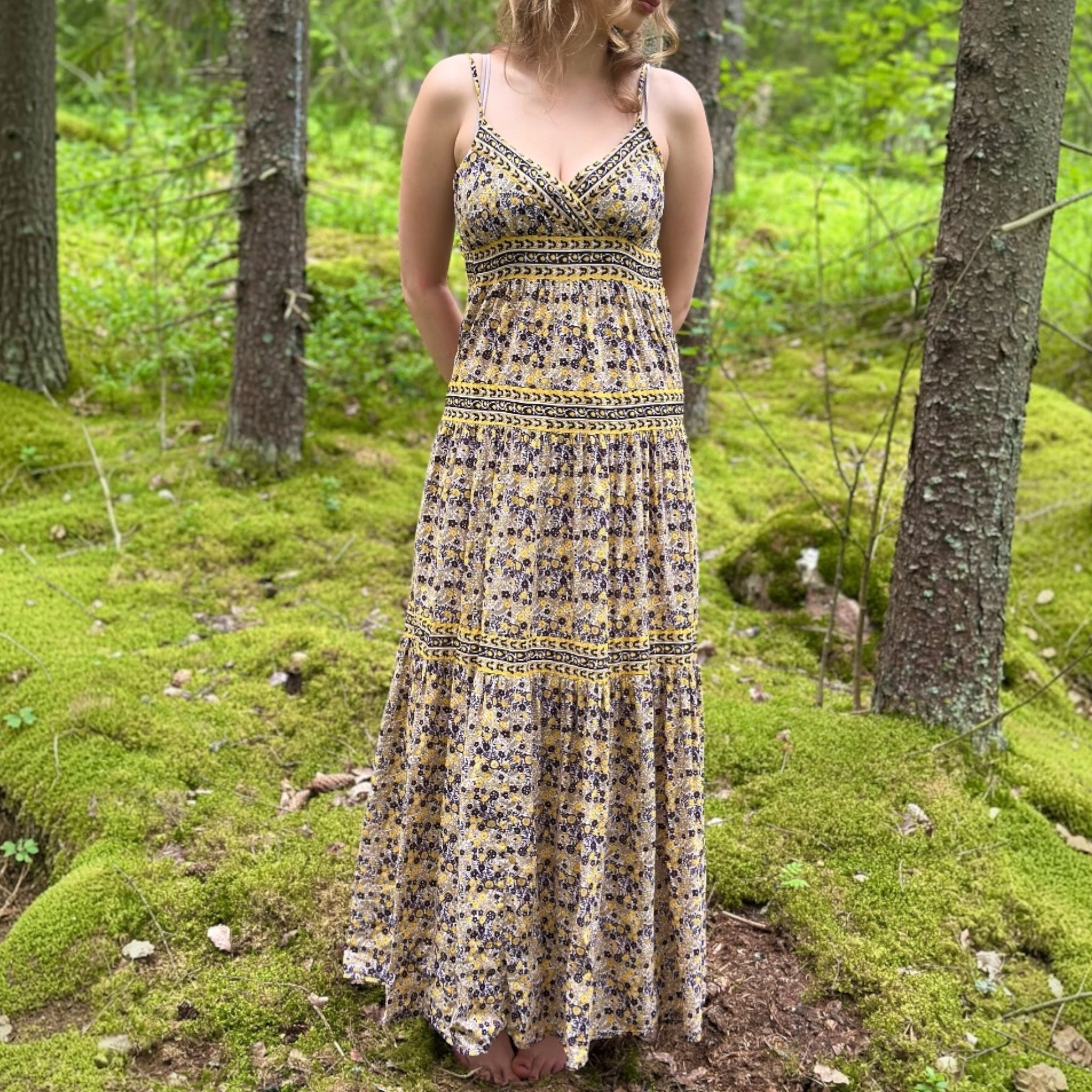 Kukallinen maximekko S-M Bloomy Moon