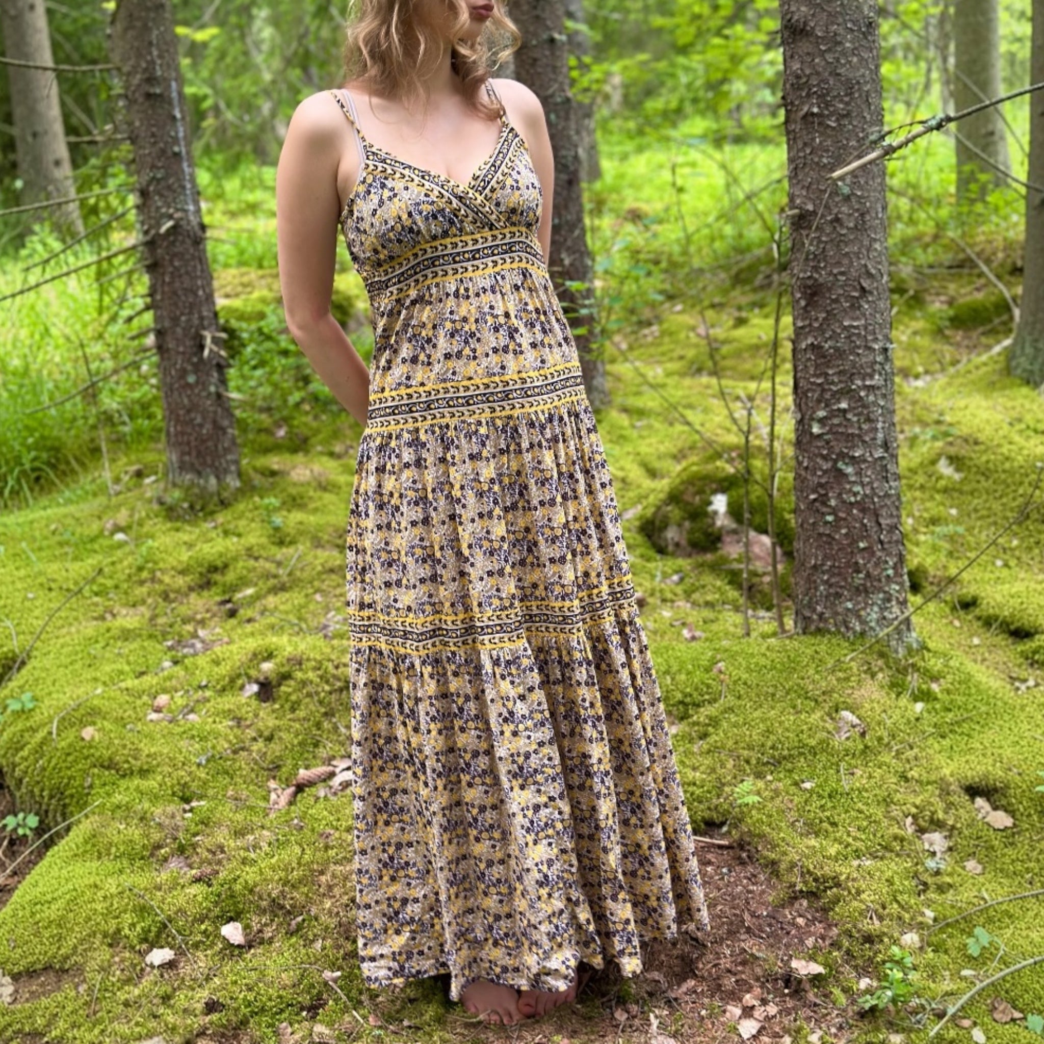 Kukallinen maximekko S-M Bloomy Moon